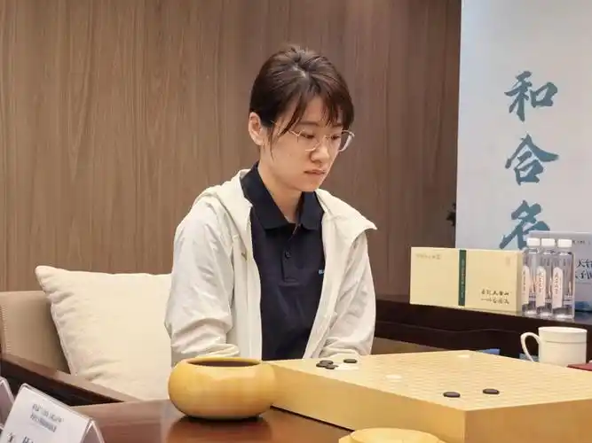 欧冠生死战上演极限逆转：曼联绝地翻盘巴萨，C罗接班人一战封神