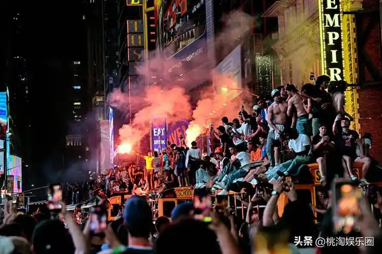 纽约世界杯热潮未退，尼克斯冠军游行为球迷点燃新激情