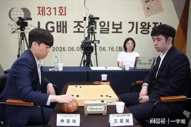 欧冠生死战：利物浦2-1逆转AC米兰，萨拉赫点射绝杀安菲尔德